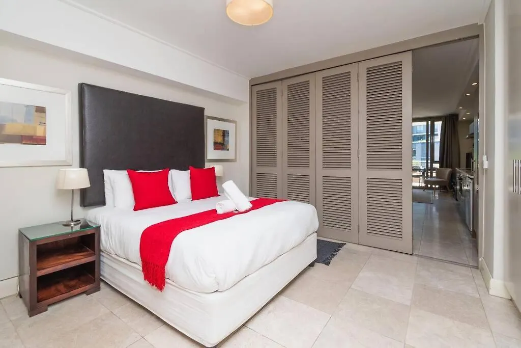 Canal-Side Serenity: Stylish Apartment Retreat Cape Town 0*,  Güney Afrika