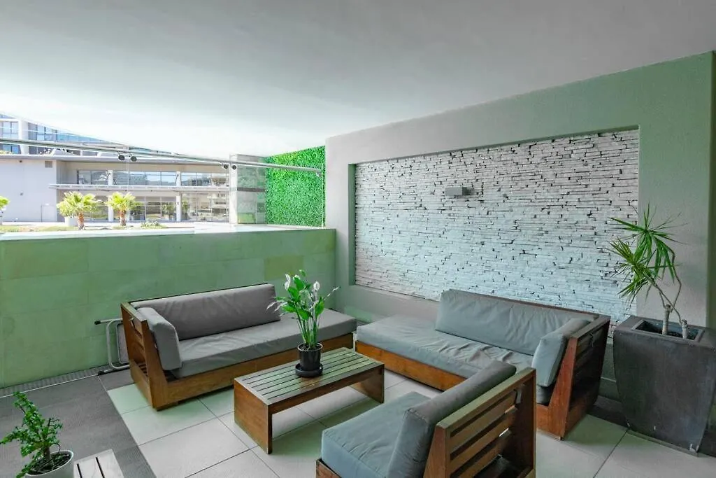 Canal-Side Serenity: Stylish Apartment Retreat Cape Town 0*,  Güney Afrika