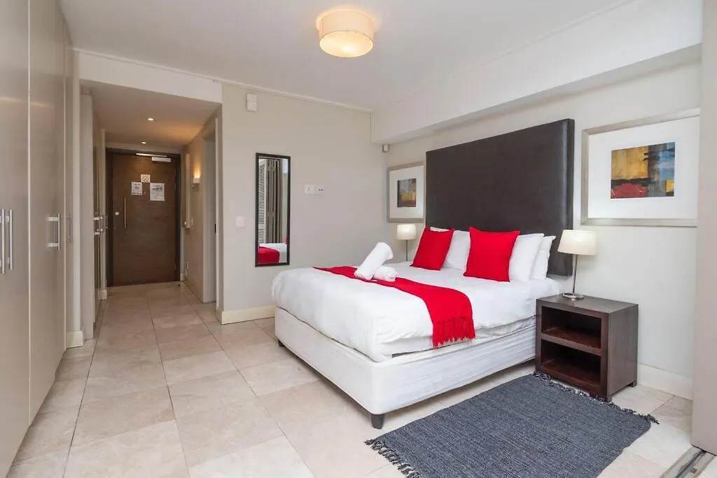 Canal-Side Serenity: Stylish Apartment Retreat Cape Town 0*,  Güney Afrika